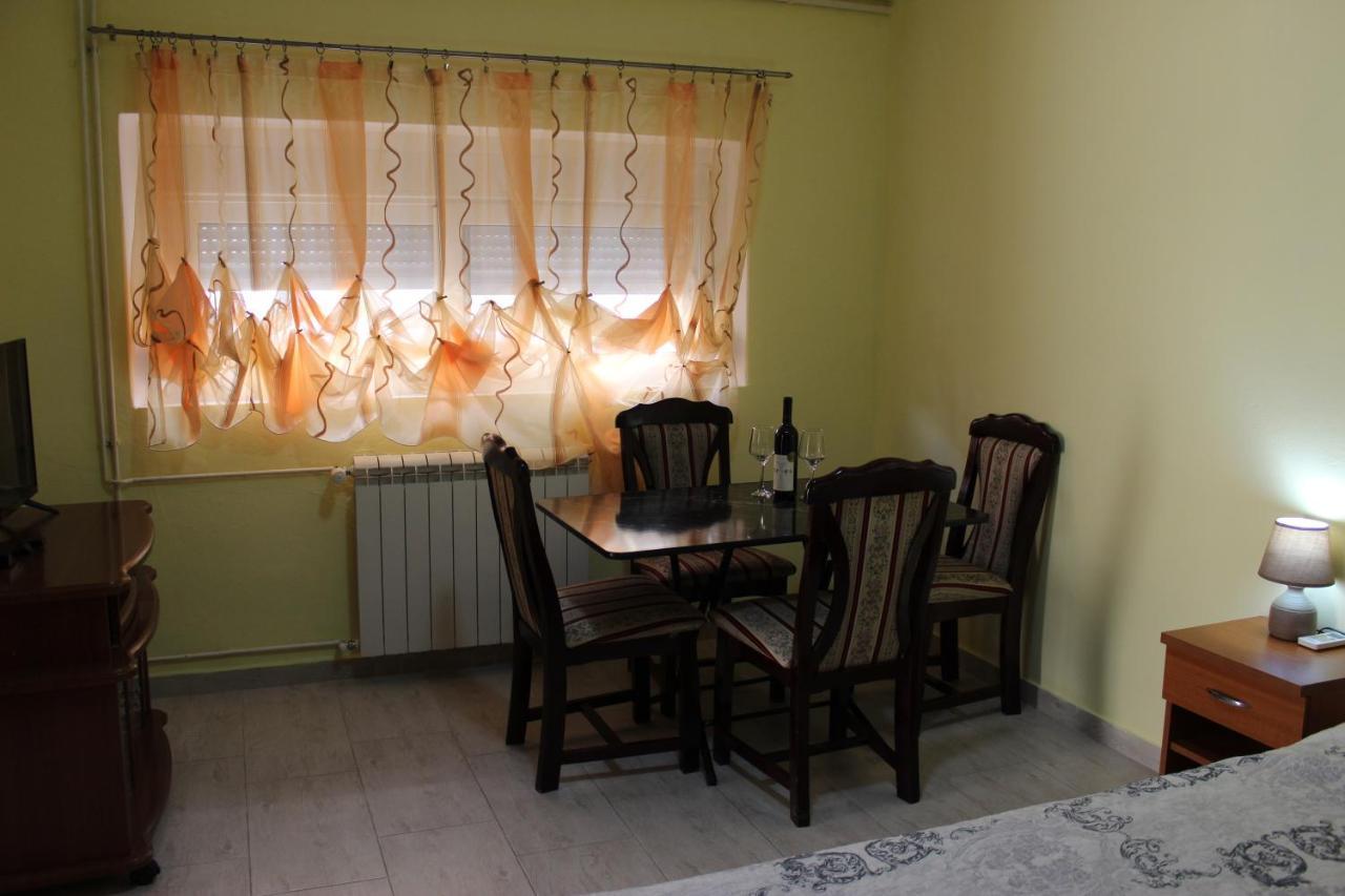 Apartmani Franovic Tivat Eksteriør bilde